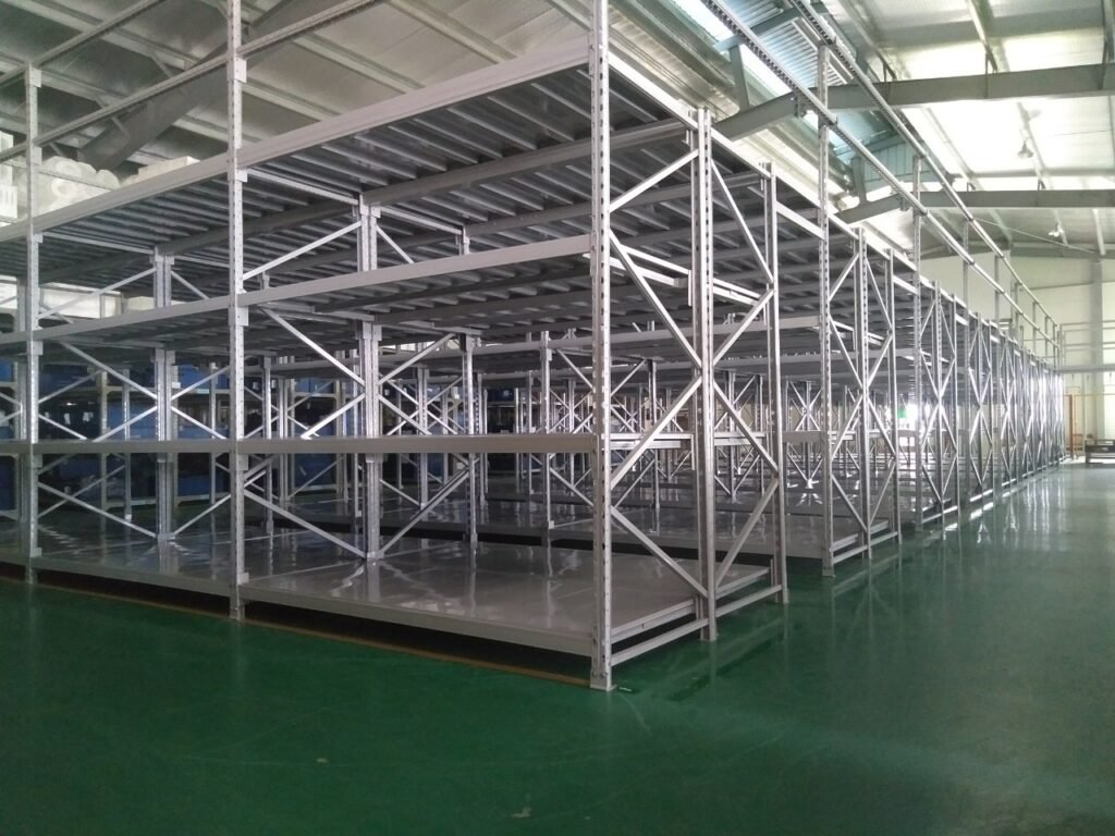 Kệ trung tải cho khu soạn linh kiện cấp phát chuyền